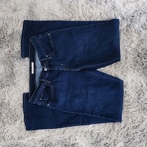 Curvy fit Levi's